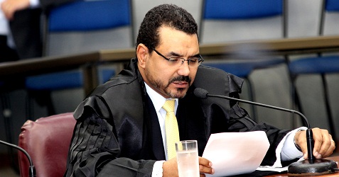 O relator do processo, conselheiro substituto Licurgo Mourão (Foto: Karina Camargos Coutinho)